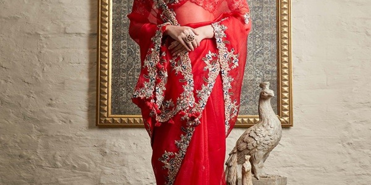Saree Chic: Your Ultimate Destination for Wedding Sarees Online