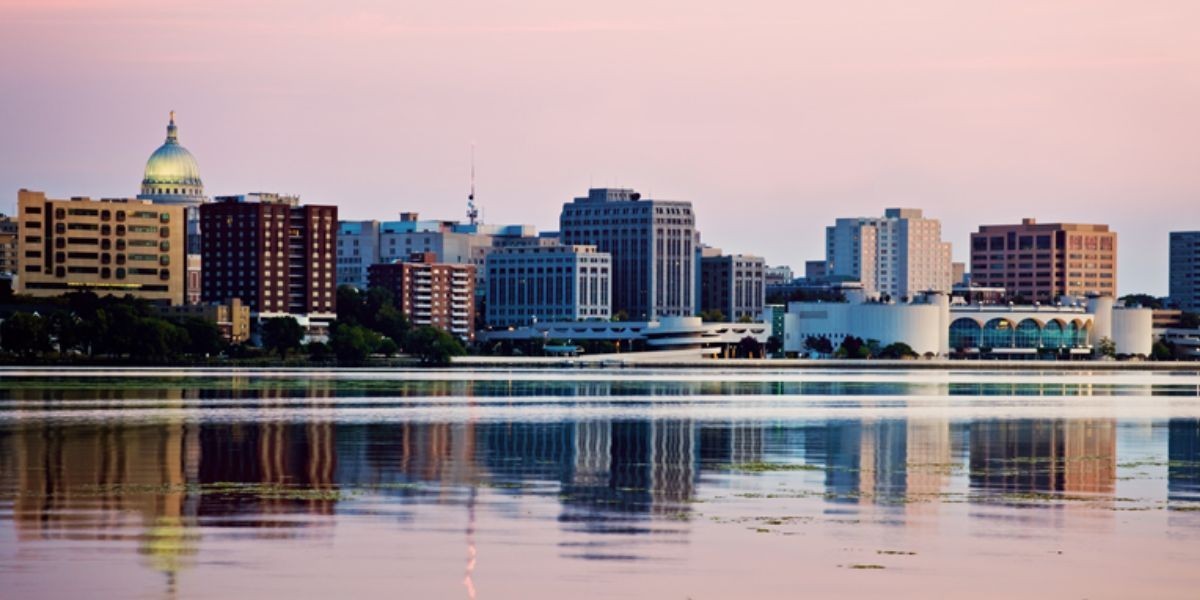 Is Immediate Issue Resolution Available at the Frontier Airlines Madison Office?